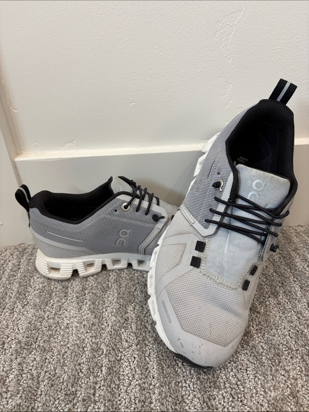 On Cloud 5 Waterproof Running Shoes Size W 6.5 Glacier White